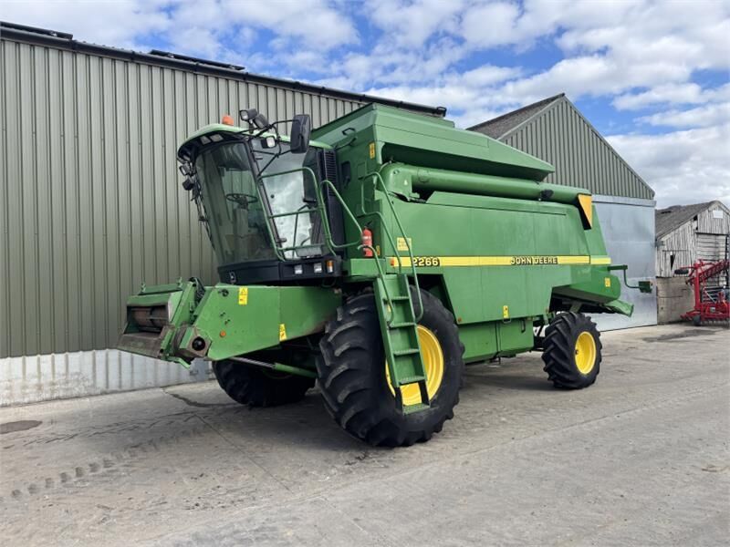 John Deere 2266 c/w 18ft Header